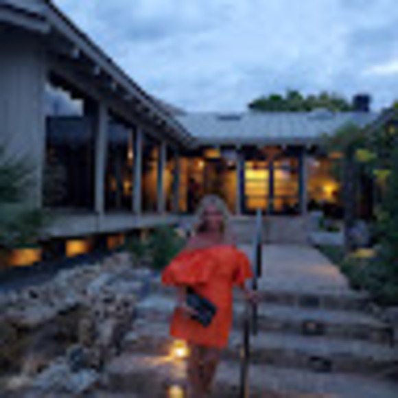 Meet your Posher, Olena - Picture 1 of 1